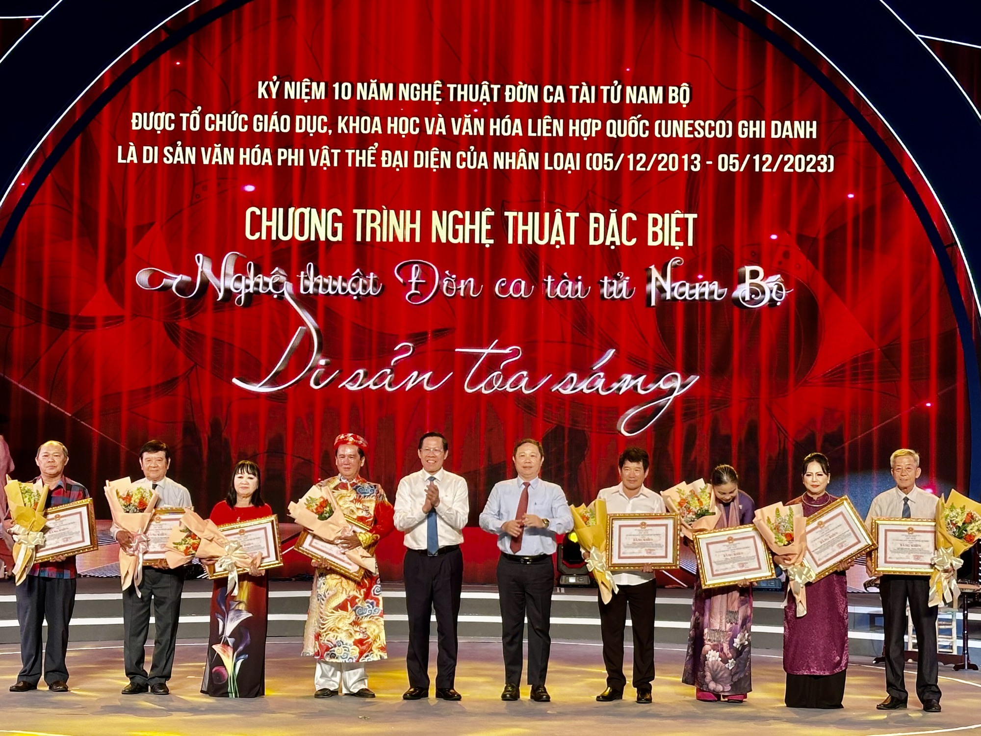 Rực rỡ chương tr&igrave;nh nghệ thuật &ldquo;Đờn ca t&agrave;i tử Nam Bộ - Di sản tỏa s&aacute;ng&rdquo;

- Ảnh 1.
