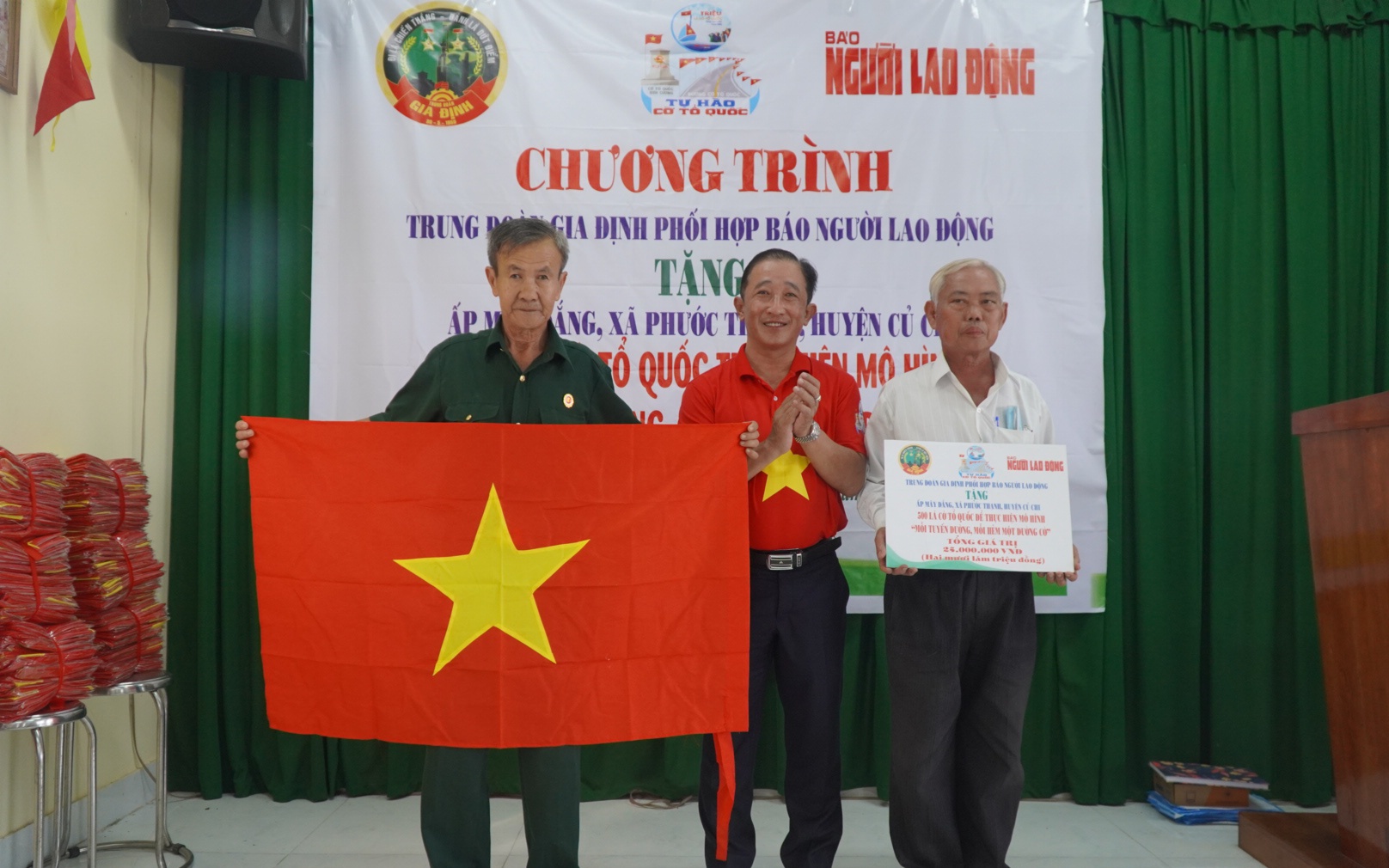 Mỗi tuyến đường, mỗi hẻm một "Đường cờ Tổ quốc"