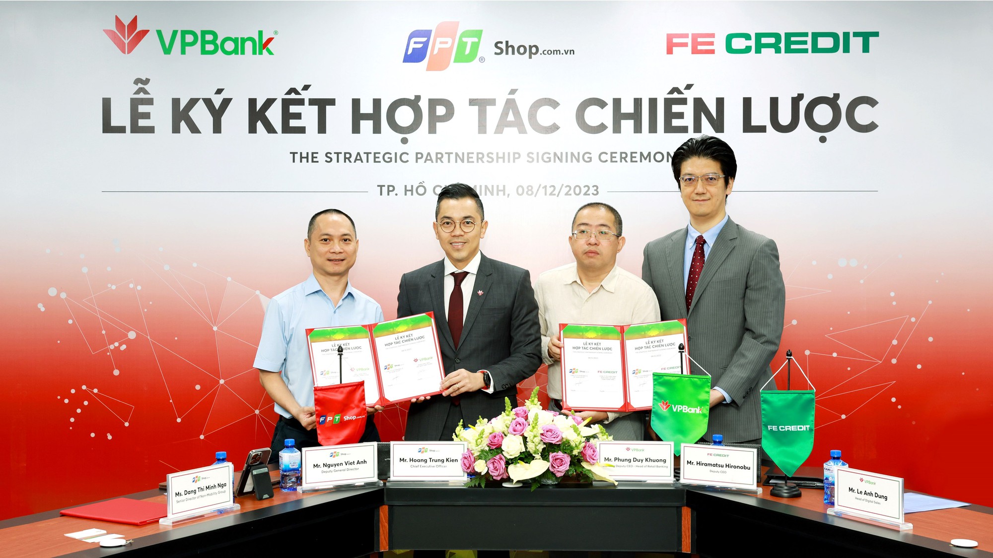 VPBank v&agrave; FE CREDIT hợp t&aacute;c chiến lược với FPT Shop- Ảnh 2.