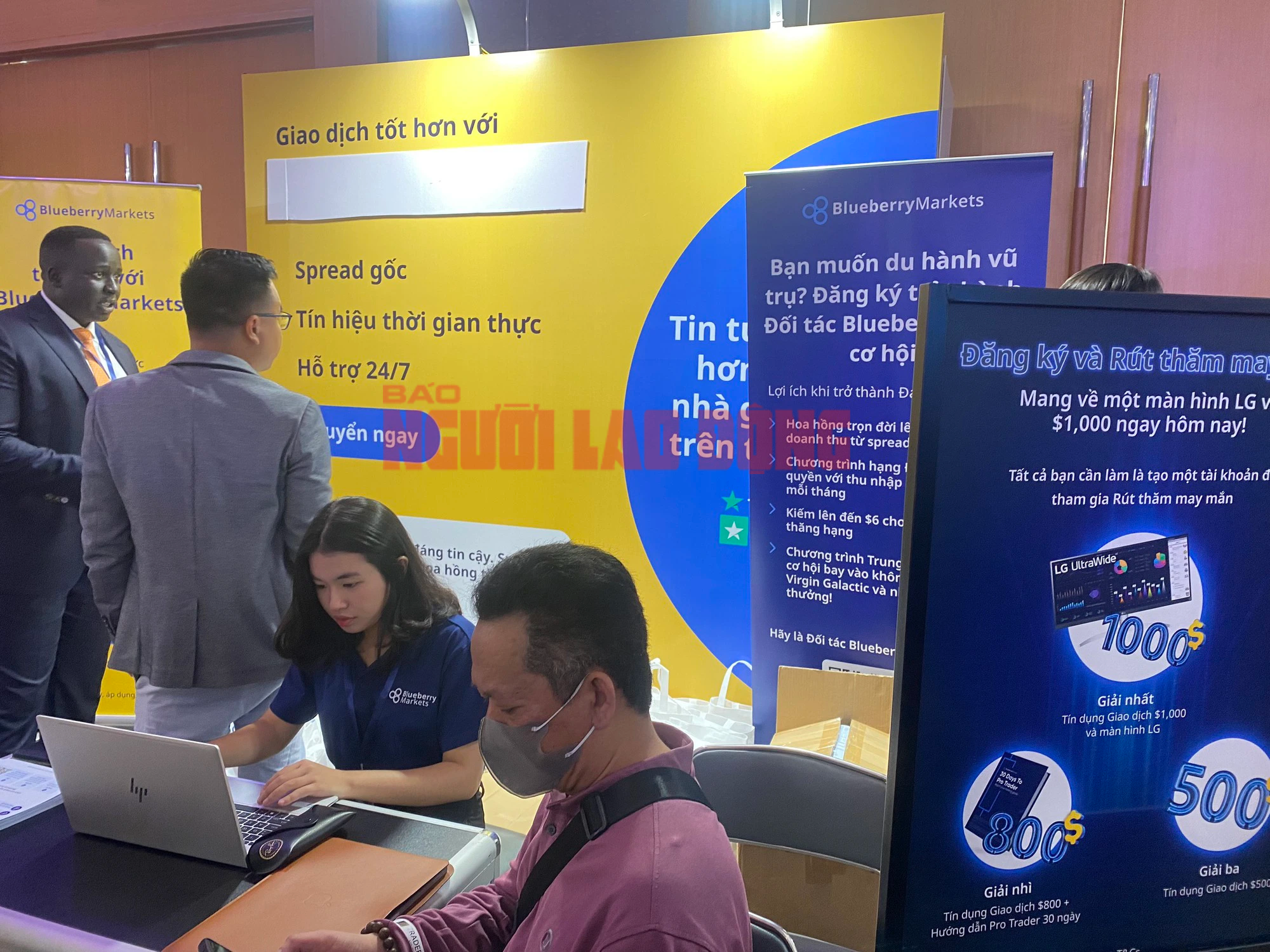 H&agrave;ng chục s&agrave;n Forex "n&uacute;p b&oacute;ng" hội thảo c&ocirc;ng nghệ tại TP HCM để ch&agrave;o mời kh&aacute;ch- Ảnh 2.