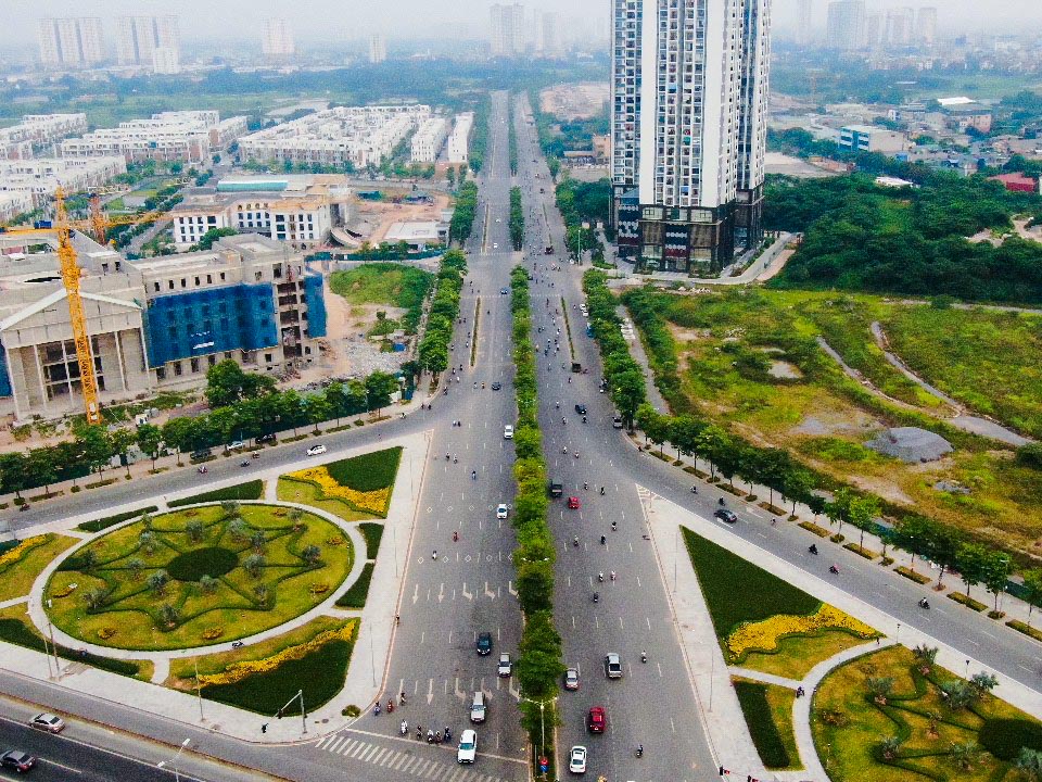 Cận cảnh cầu vượt thi công bỏ dở trên đại lộ ngàn tỉ- Ảnh 1.