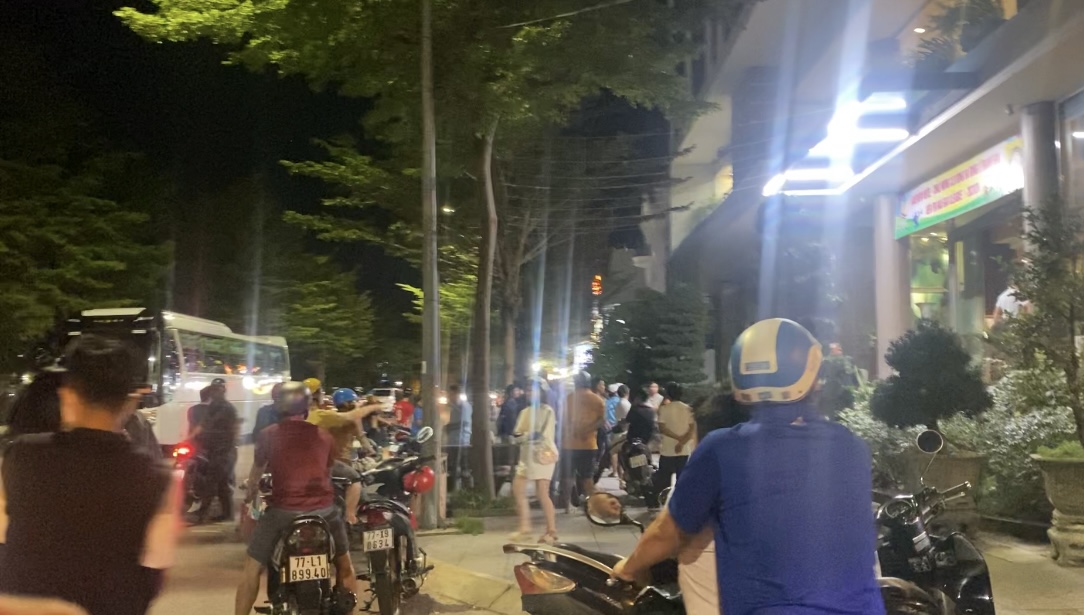 Rimario tranh chấp làm đổ máu cầu thủ Bình Định, khán đài sân Quy Nhơn dậy sóng- Ảnh 15.