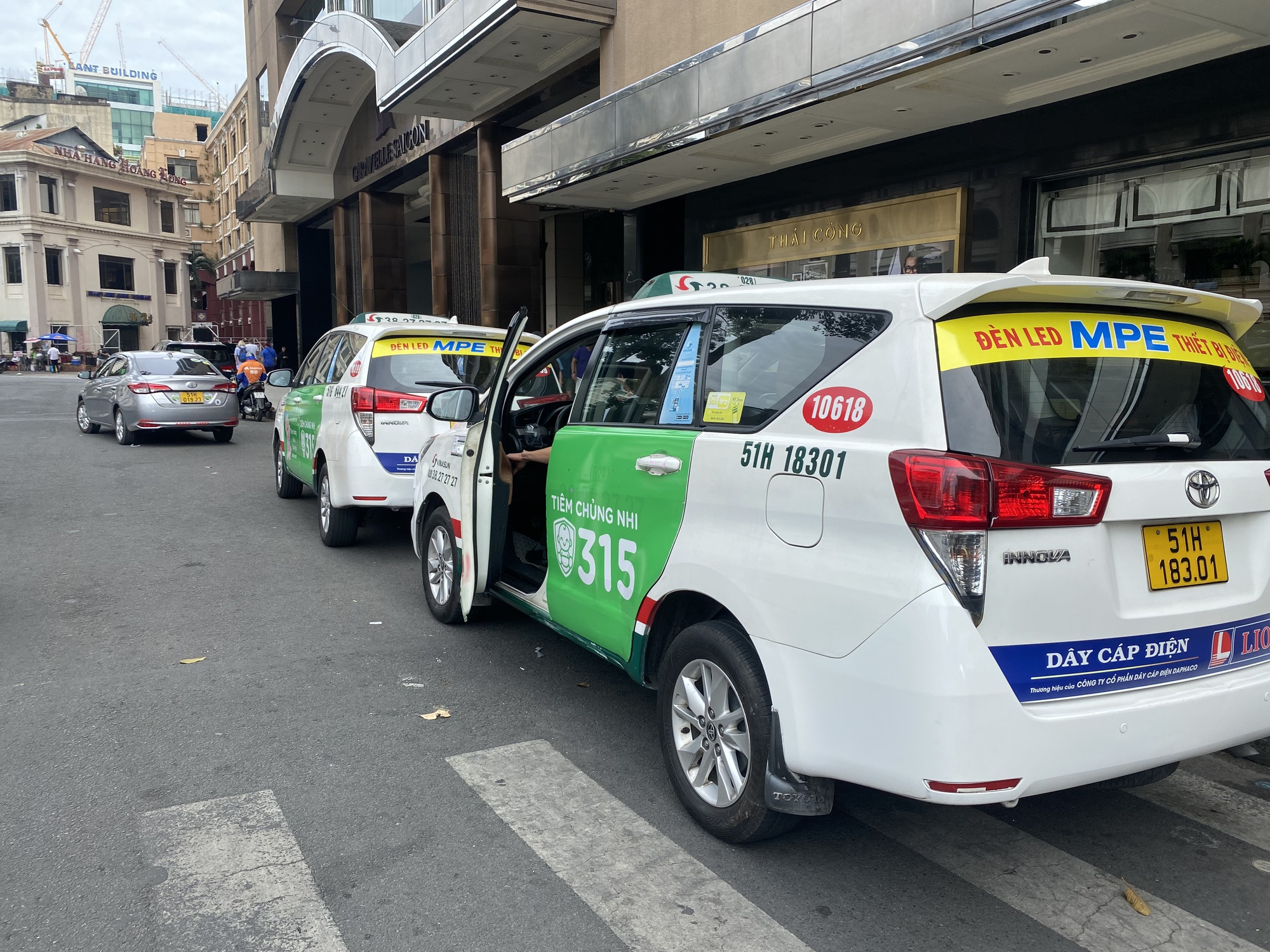 V&igrave; sao chủ tịch HĐQT v&agrave; tổng gi&aacute;m đốc taxi Vinasun c&ugrave;ng xin từ chức?- Ảnh 1.