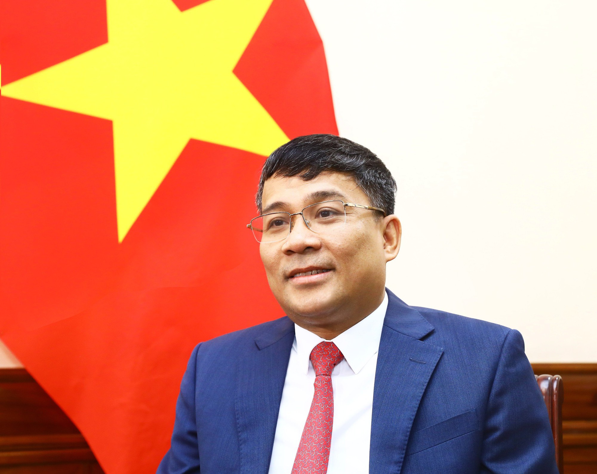Thứ trưởng thường trực Bộ Ngoại giao Nguyễn Minh Vũ trao đổi về chuyến thăm Việt Nam của Tổng B&iacute; thư, Chủ tịch Trung Quốc Tập Cận B&igrave;nh. Ảnh: Bộ Ngoại giao