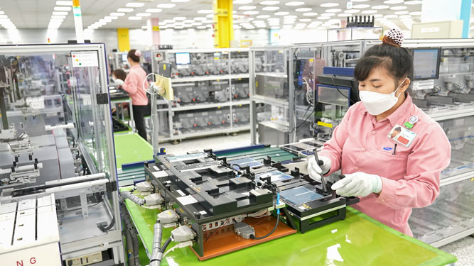H&Oacute;A GIẢI KH&Oacute; KHĂN ĐỂ PH&Aacute;T TRIỂN (*): Cơ hội từ d&ograve;ng vốn ngoại chất lượng cao - Ảnh 1.