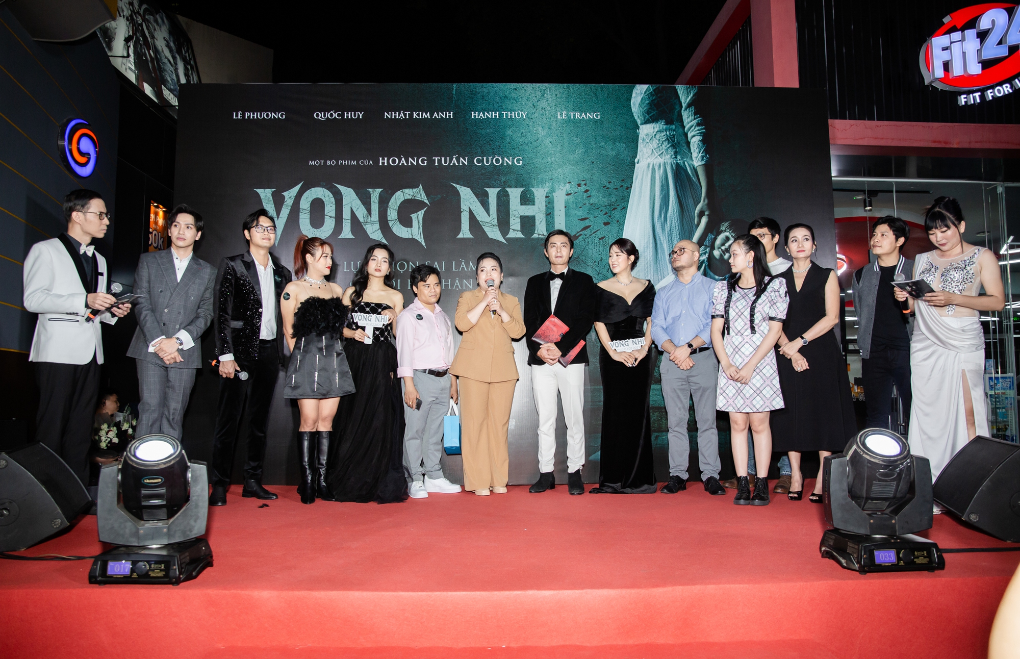 L&ecirc; Phương hết g&aacute;i qu&ecirc;, phải lột sạch để v&agrave;o cảnh n&oacute;ng trong phim mới - Ảnh 10.