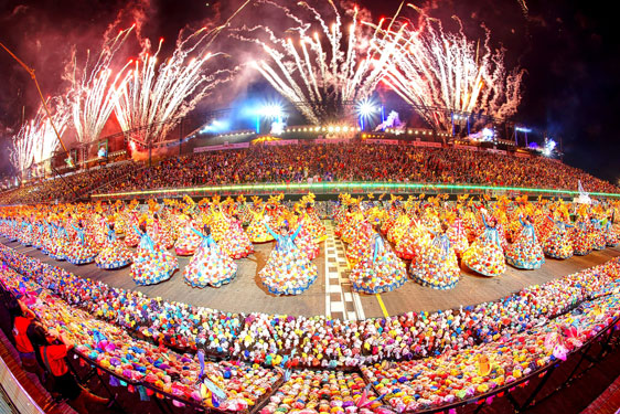 Nghệ sĩ Việt tham dự lễ hội "Chingay Singapore 2023"