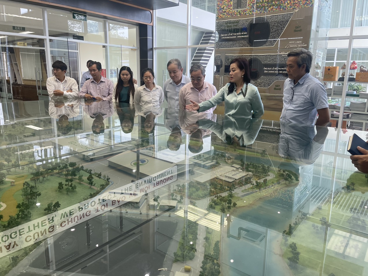 HUBA tham quan v&agrave; l&agrave;m việc với VWS - Ảnh 2.