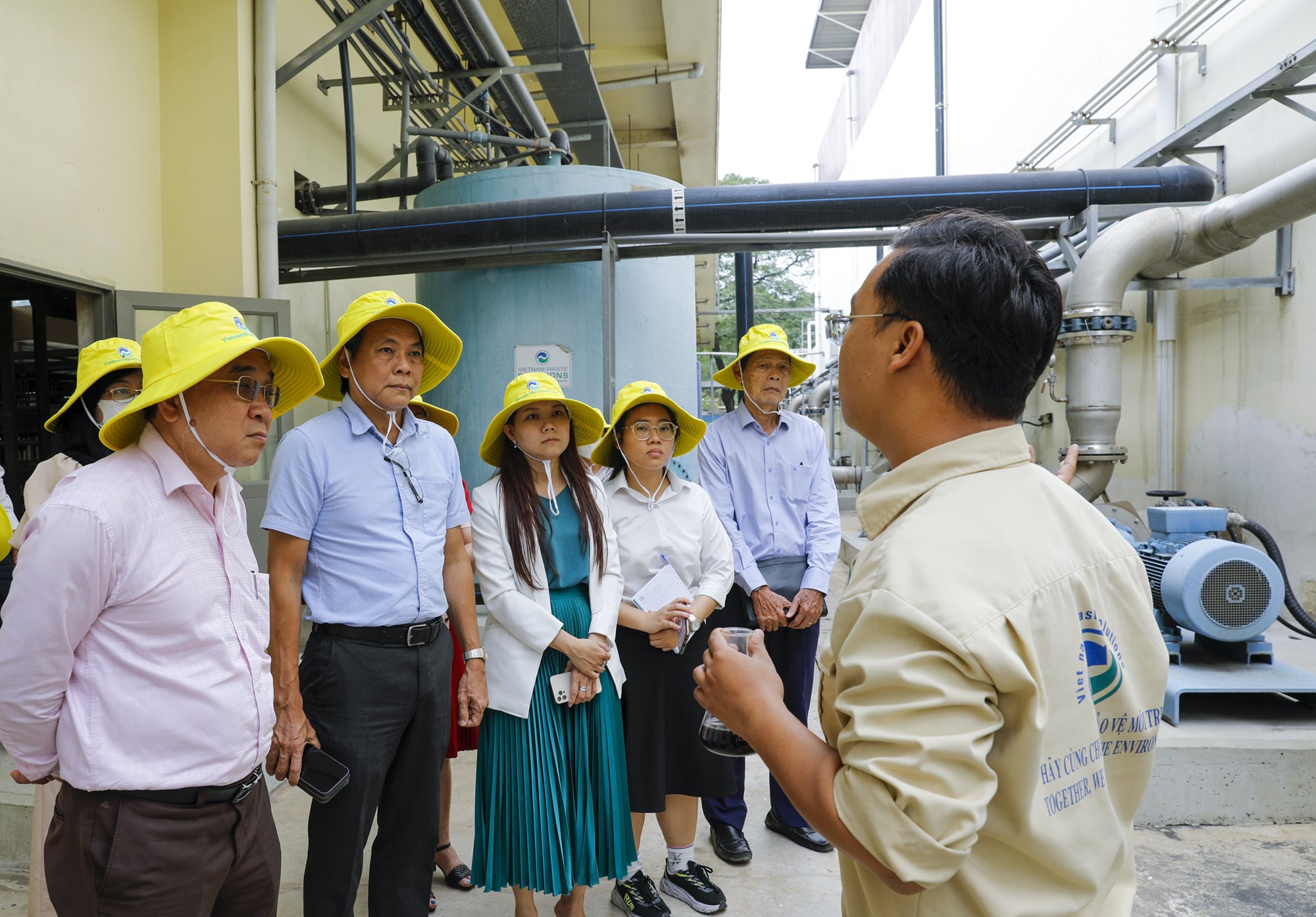 HUBA tham quan v&agrave; l&agrave;m việc với VWS - Ảnh 5.