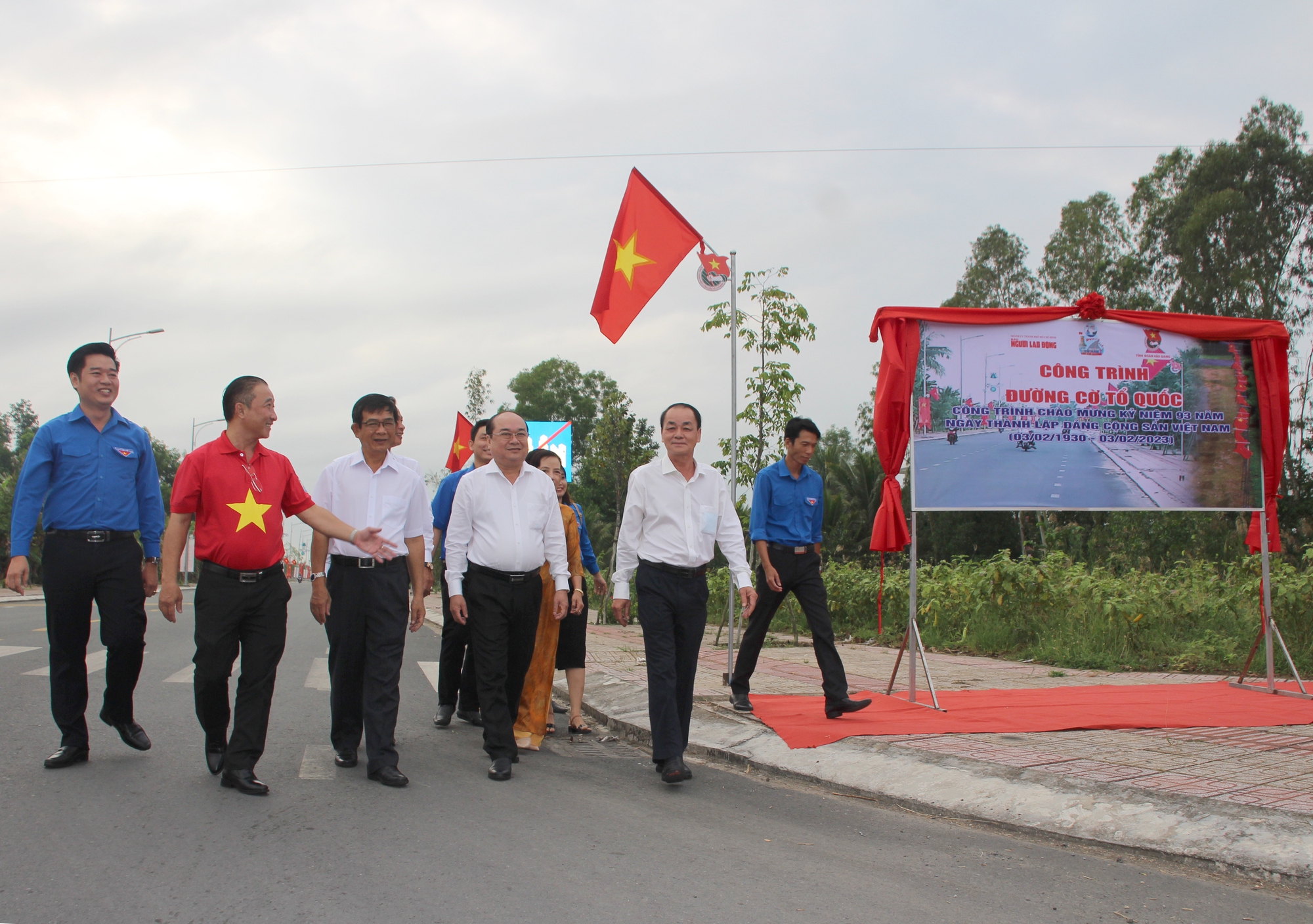 Rực rỡ Đường cờ Tổ quốc ở Hậu Giang - Ảnh 4.