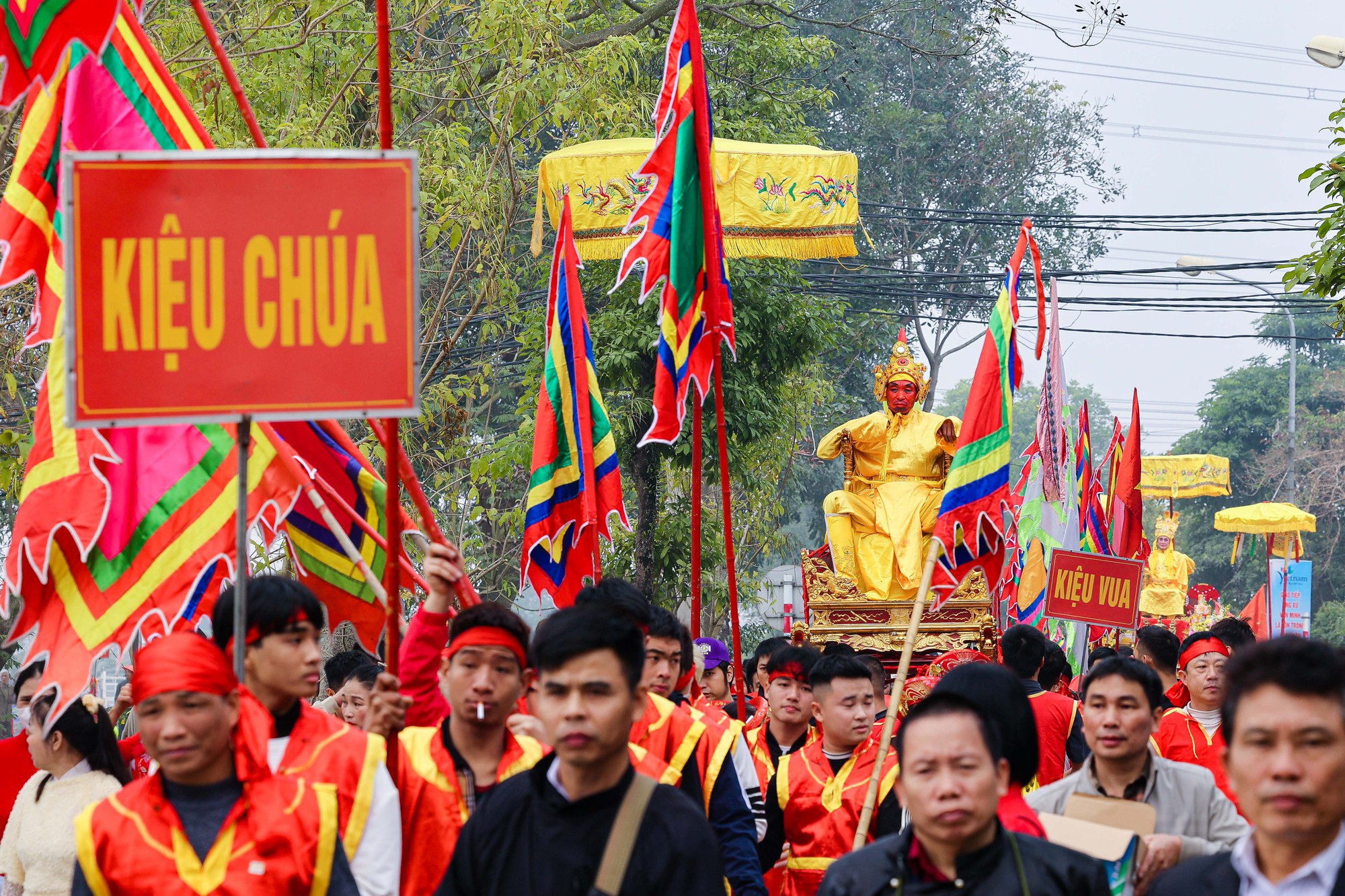 Những hình ảnh rước kiệu Vua, Chúa sống náo nhiệt ở Hà Nội - Ảnh 12.