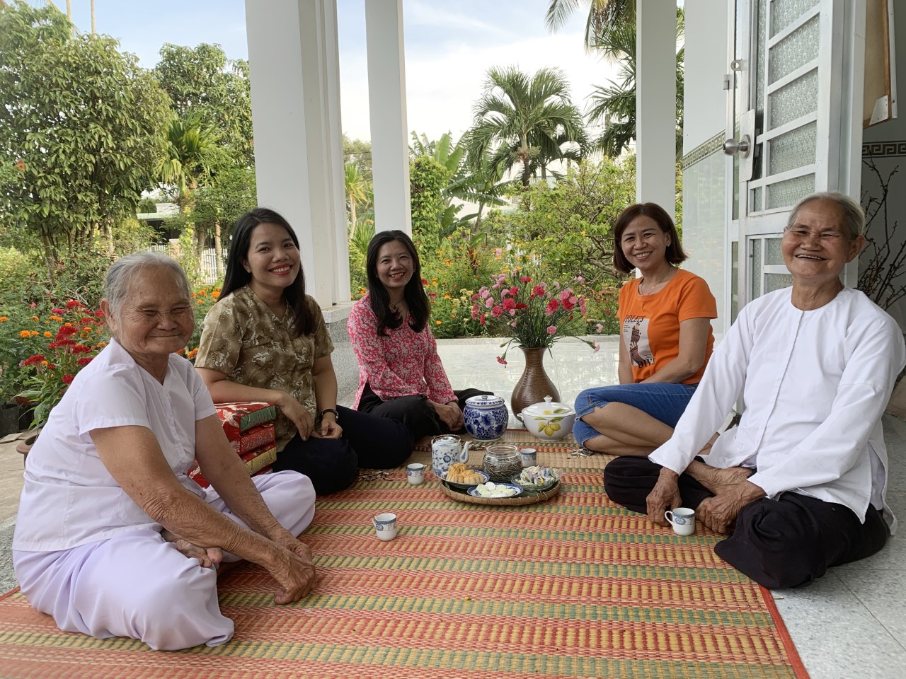 CUỘC THI VIẾT HƯƠNG VỊ TẾT: G&otilde; b&aacute;nh phục linh, nhớ ngoại - Ảnh 6.