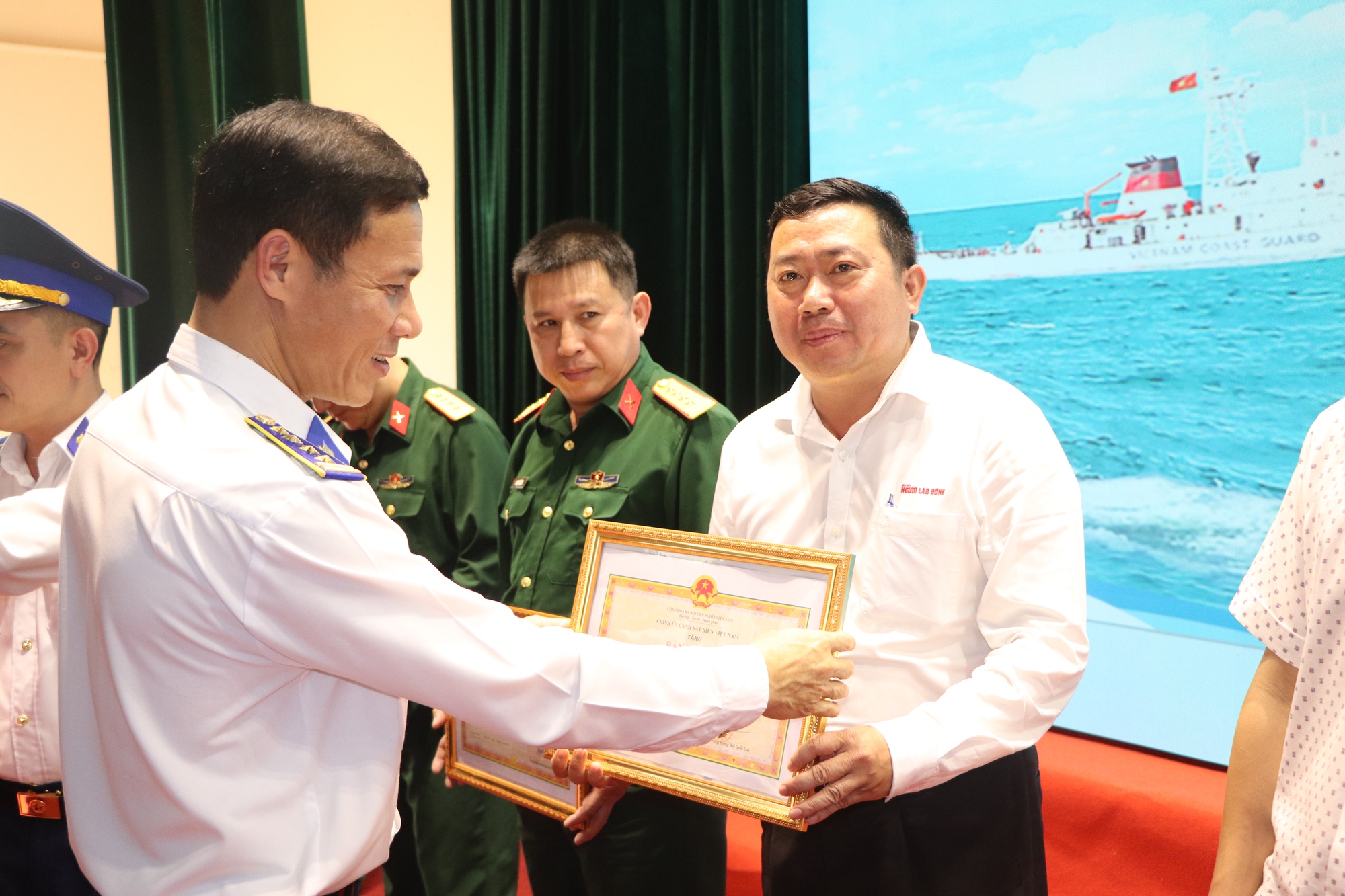 Bộ Tư lệnh Vùng Cảnh sát biển 2 thực hiện có hiệu quả công tác phối hợp tuyên truyền - Ảnh 5.