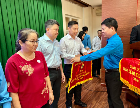 Chăm lo đời sống, tinh thần cho người lao động
