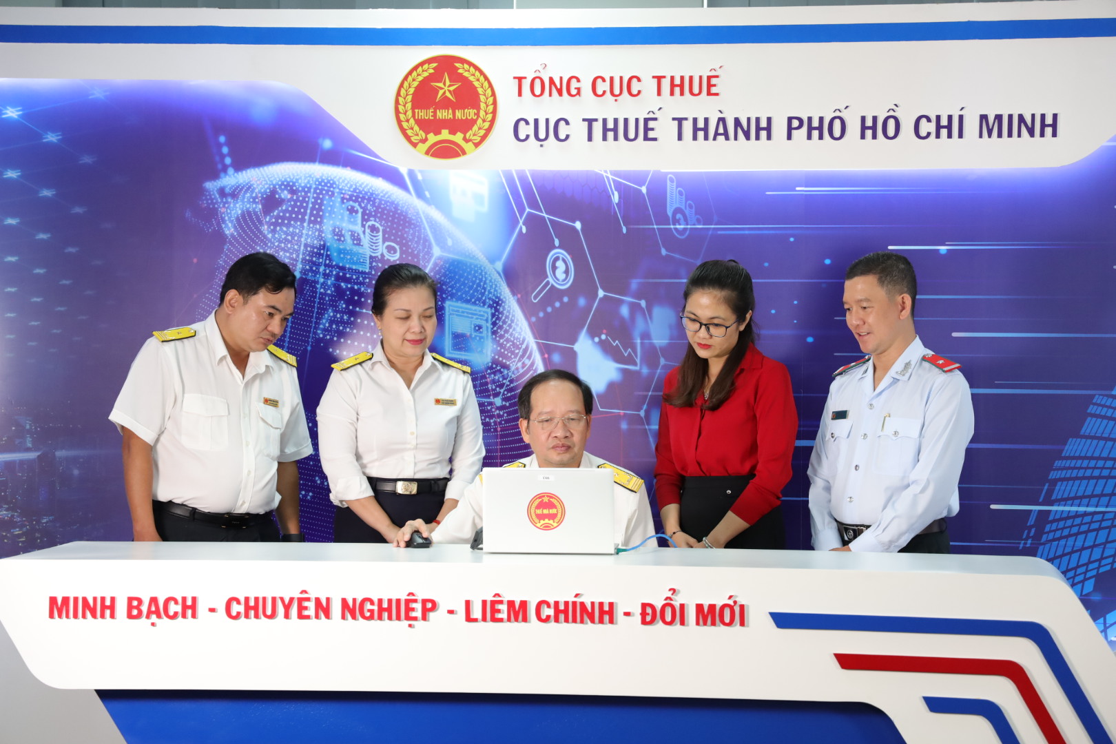 TP HCM: 118 người tiêu dùng trúng giải "Hoá đơn may mắn"