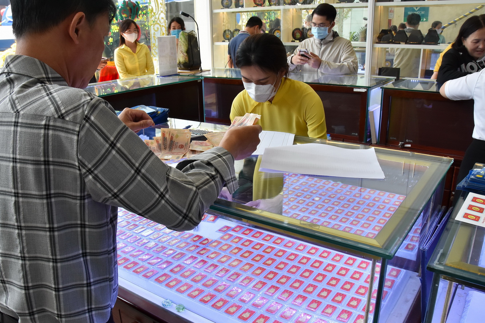 Giá vàng hôm nay 11-2: Tăng trở lại