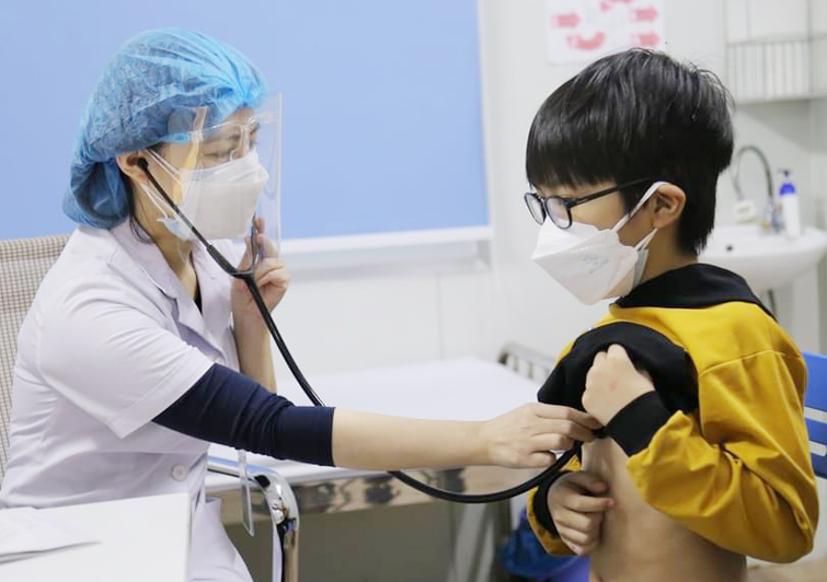 Dịch COVID-19 hôm nay: Số mắc giảm, bệnh nhân nặng tăng