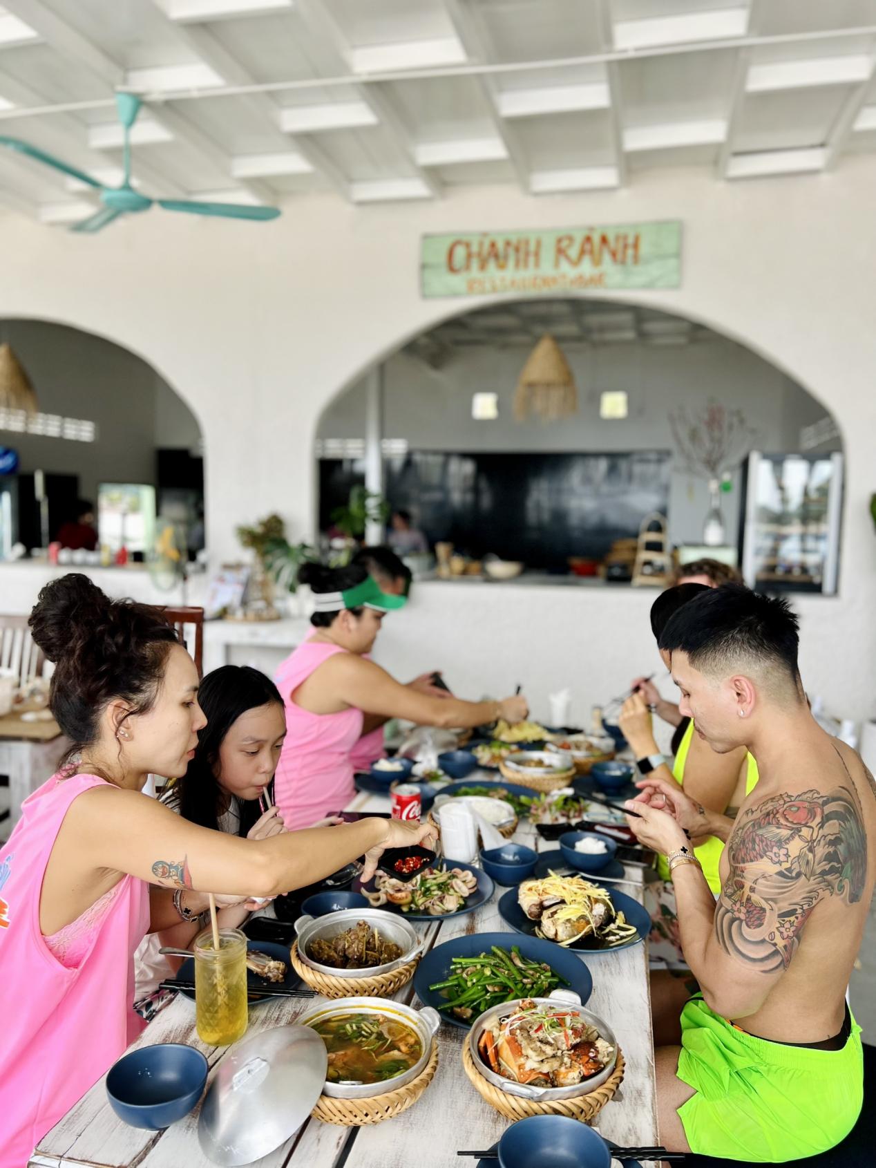 Ăn ngon, ngắm cảnh đẹp tại Ch&agrave;nh R&agrave;nh Homestay Restaurant & Bar - Ảnh 2.
