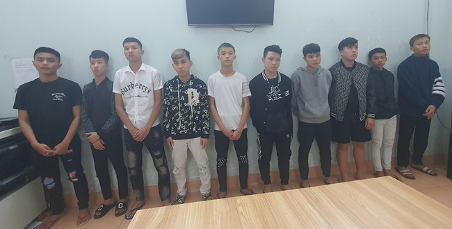 Hai cô gái đánh nhau khiến gần 60 thanh thiếu niên “huyết chiến”