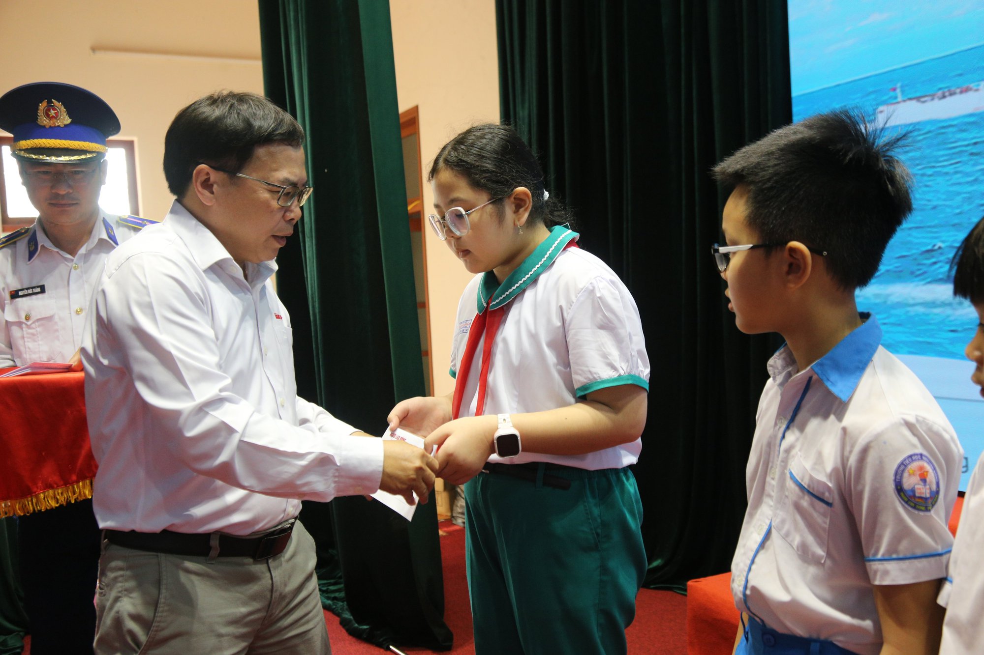 Bộ Tư lệnh Vùng Cảnh sát biển 2 thực hiện có hiệu quả công tác phối hợp tuyên truyền - Ảnh 2.