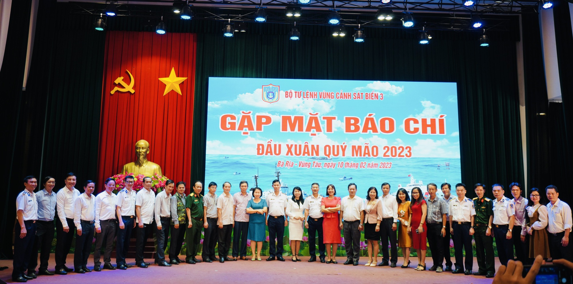 Cảnh sát biển tri ân người làm báo - Ảnh 1.