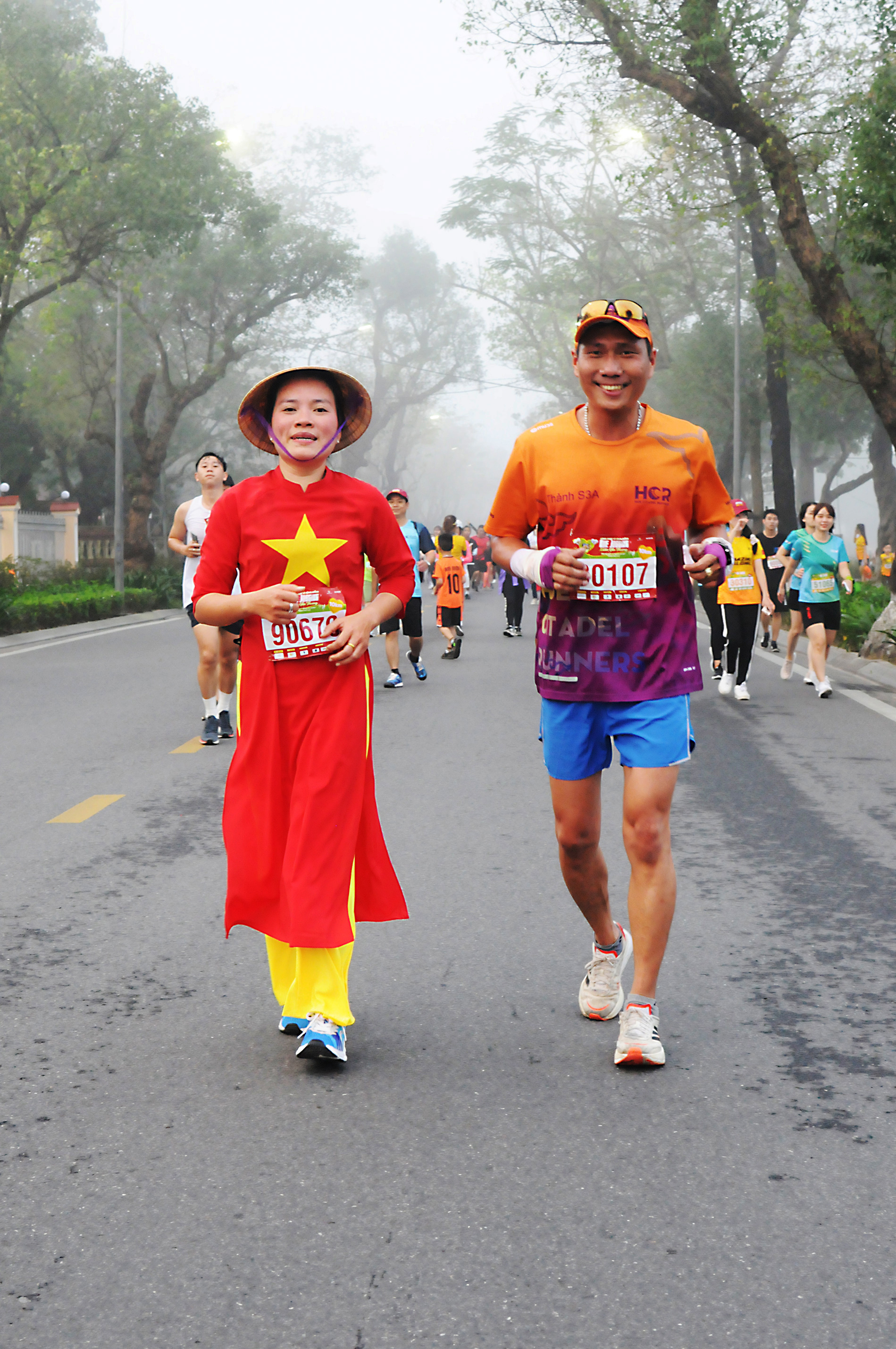 CUỘC THI ẢNH THIÊNG LIÊNG CỜ TỔ QUỐC: Đường cờ mùa xuân - Ảnh 6.