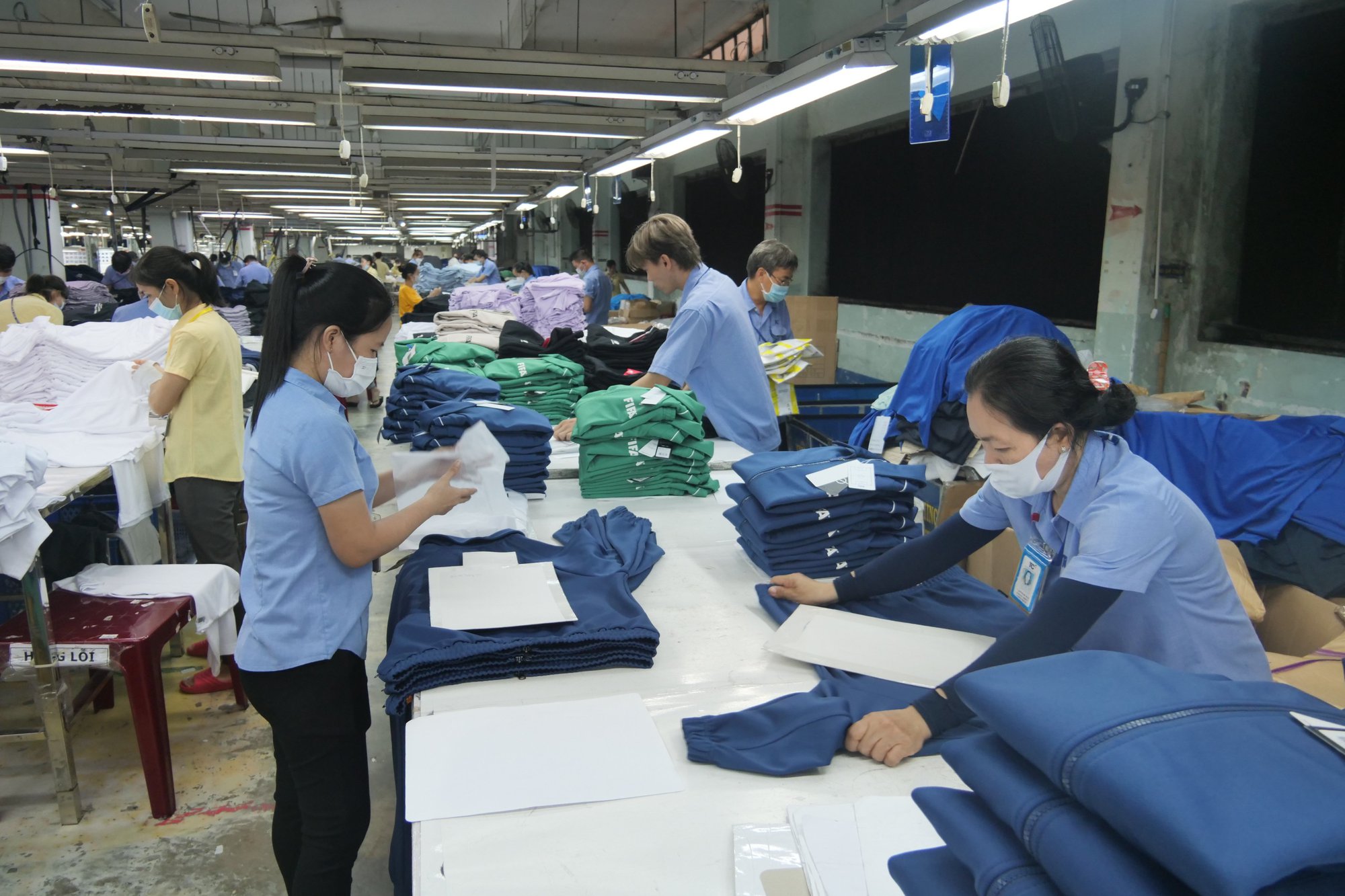 TP HCM triển khai g&oacute;i hỗ trợ lao động do doanh nghiệp bị cắt, giảm đơn h&agrave;ng - Ảnh 1.