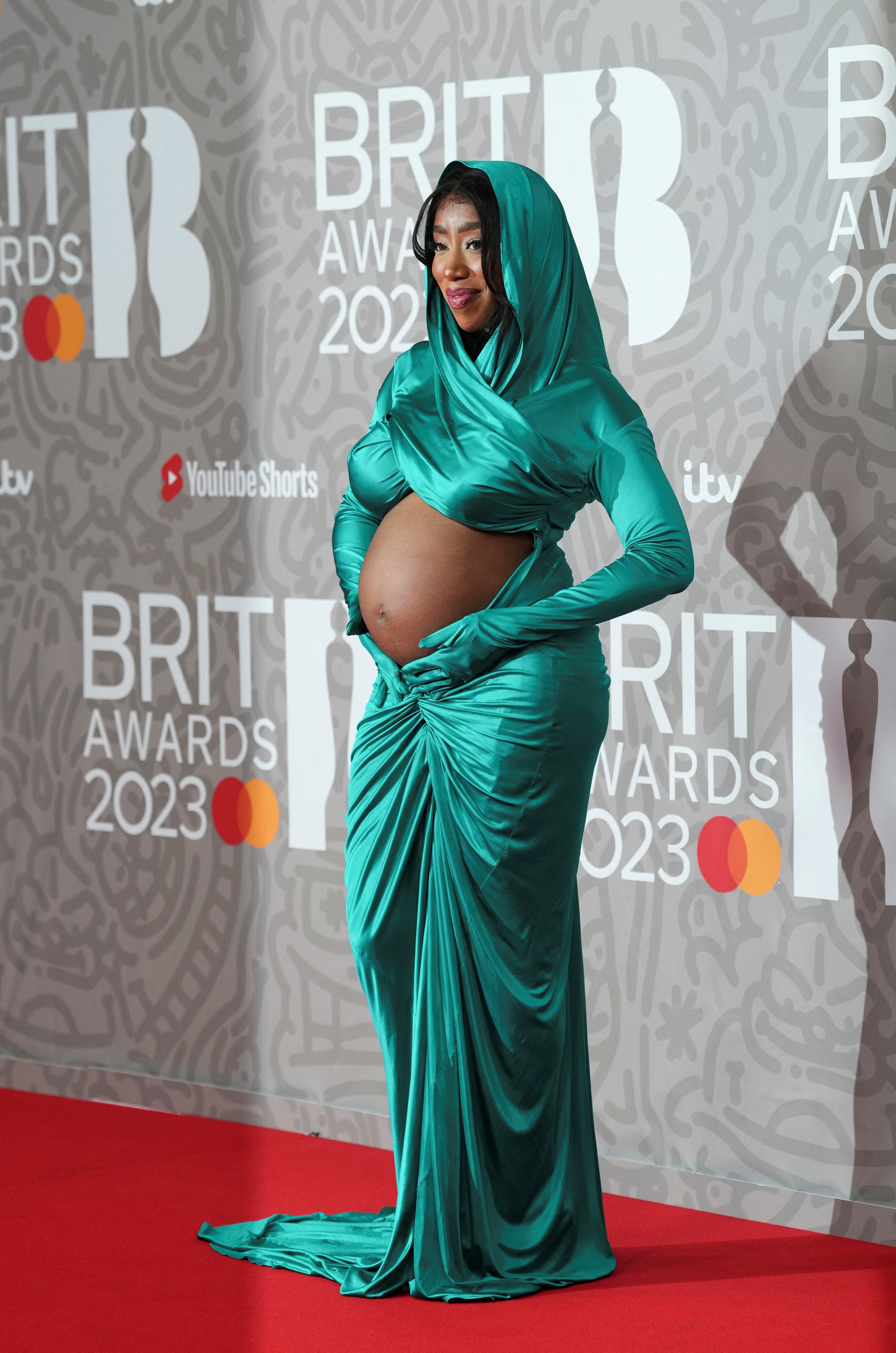 Sốc với trang phục độc, lạ tại BRIT Awards - Ảnh 11.