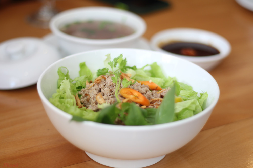 Ngo&agrave;i phở, b&aacute;nh m&igrave;... đến Việt Nam c&ograve;n n&ecirc;n ăn cơm - Ảnh 4.