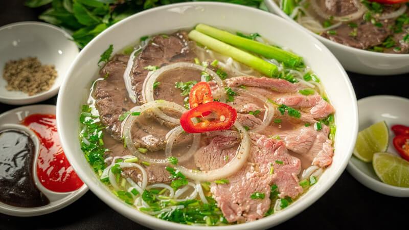 Ngo&agrave;i phở, b&aacute;nh m&igrave;... đến Việt Nam c&ograve;n n&ecirc;n ăn cơm - Ảnh 3.