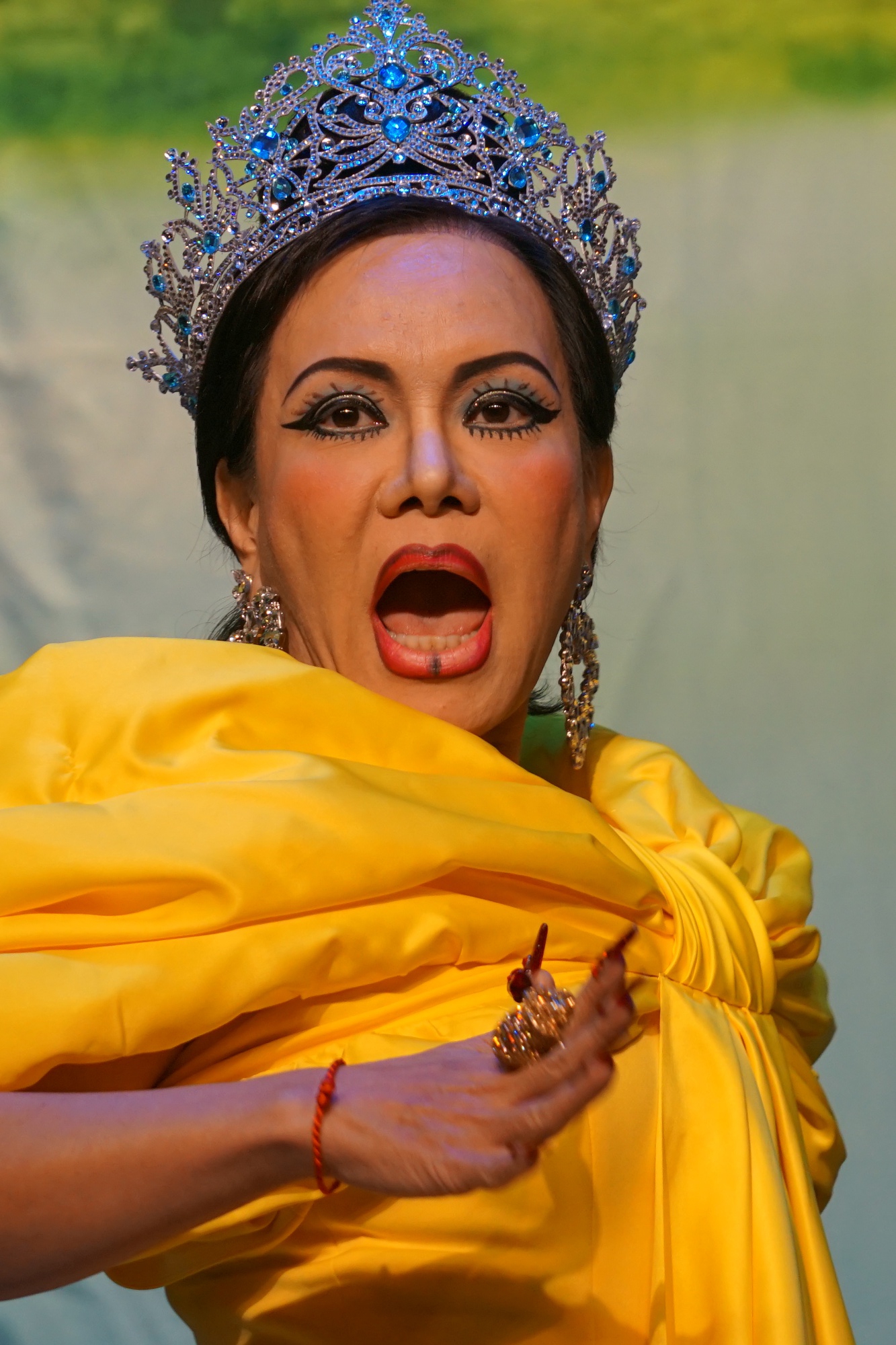 Minh Nh&iacute;, Việt Hương quậy tưng trong Sơ hở l&agrave; y&ecirc;u - Ảnh 2.
