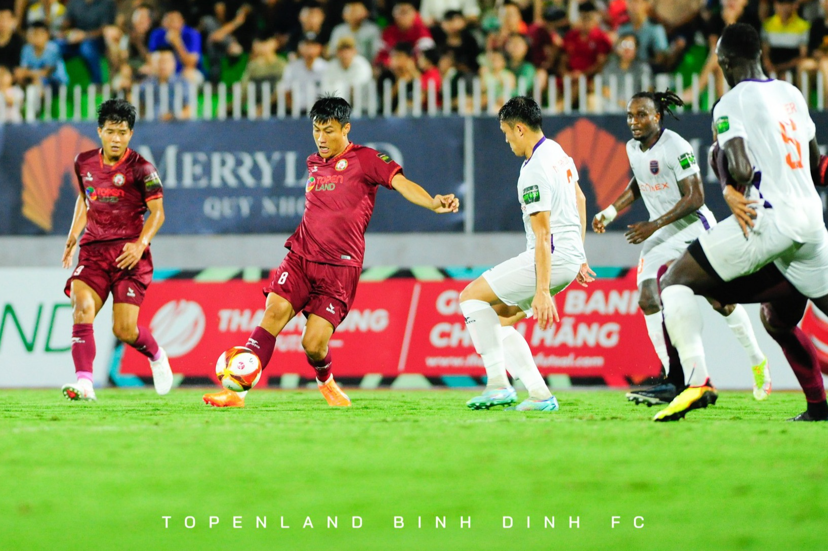 Ngoại binh tỏa s&aacute;ng, TopenLand B&igrave;nh Định đ&aacute;nh bại Becamex B&igrave;nh Dương - Ảnh 2.