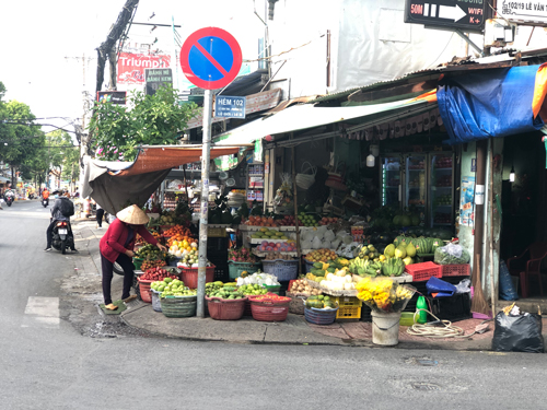 Vỉa h&egrave;, l&ograve;ng đường: Quản sao cho vẹn đ&ocirc;i đường (*): Biết sai nhưng vẫn lấn! - Ảnh 5.