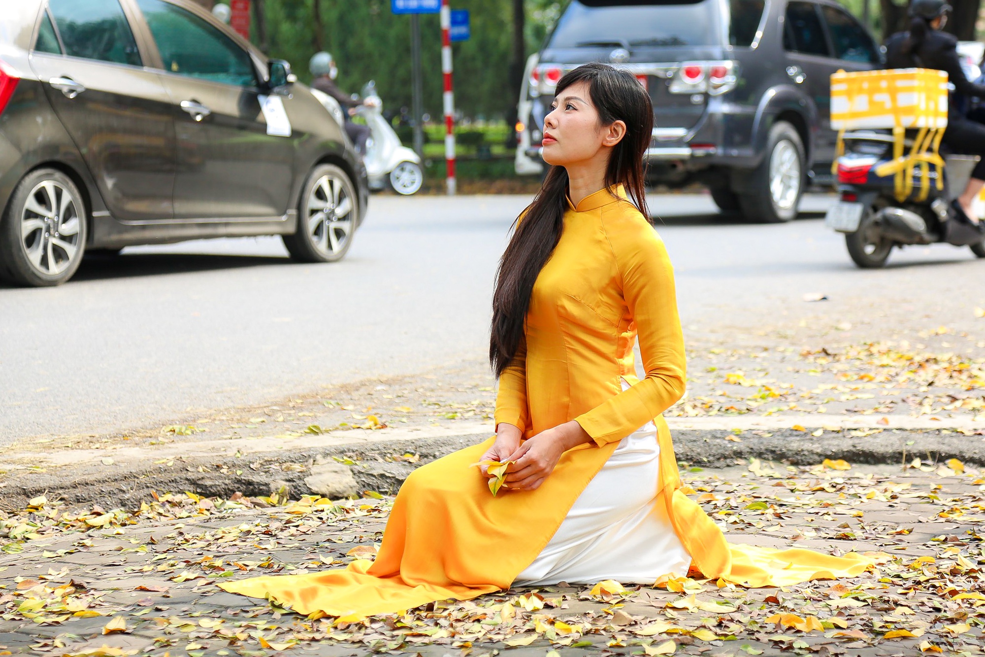 Người d&acirc;n H&agrave; Nội đổ x&ocirc; đi chụp ảnh m&ugrave;a thay l&aacute; - Ảnh 9.