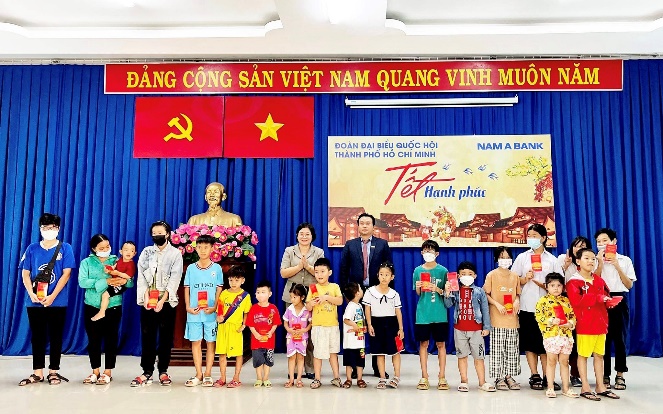 Ph&aacute;t triển bền vững gắn liền với tr&aacute;ch nhiệm x&atilde; hội - Ảnh 1.