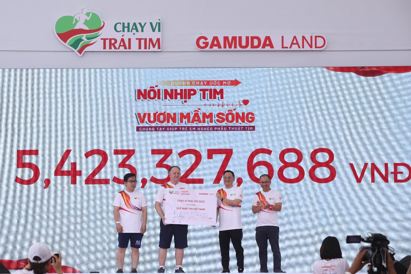 “Chạy vì trái tim” quyên góp hơn 5,4 tỉ đồng cho bệnh nhi tim bẩm sinh - Ảnh 1.