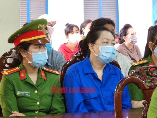 Đưa b&agrave; &ldquo;tr&ugrave;m&rdquo; Mười Tường ra x&eacute;t xử vụ bu&ocirc;n lậu gần 51 kg v&agrave;ng - Ảnh 1.