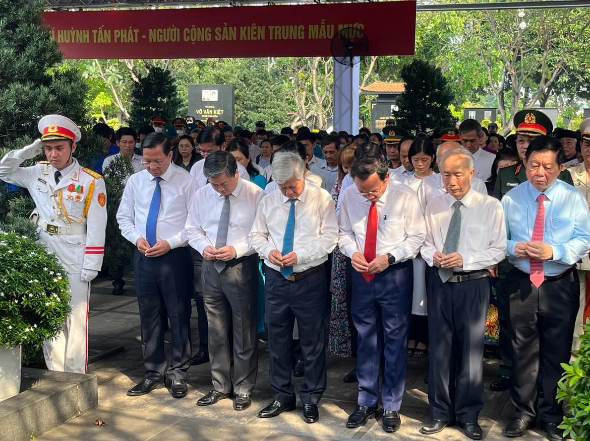 Tưởng niệm và tri ân đồng chí Huỳnh Tấn Phát - Ảnh 1.