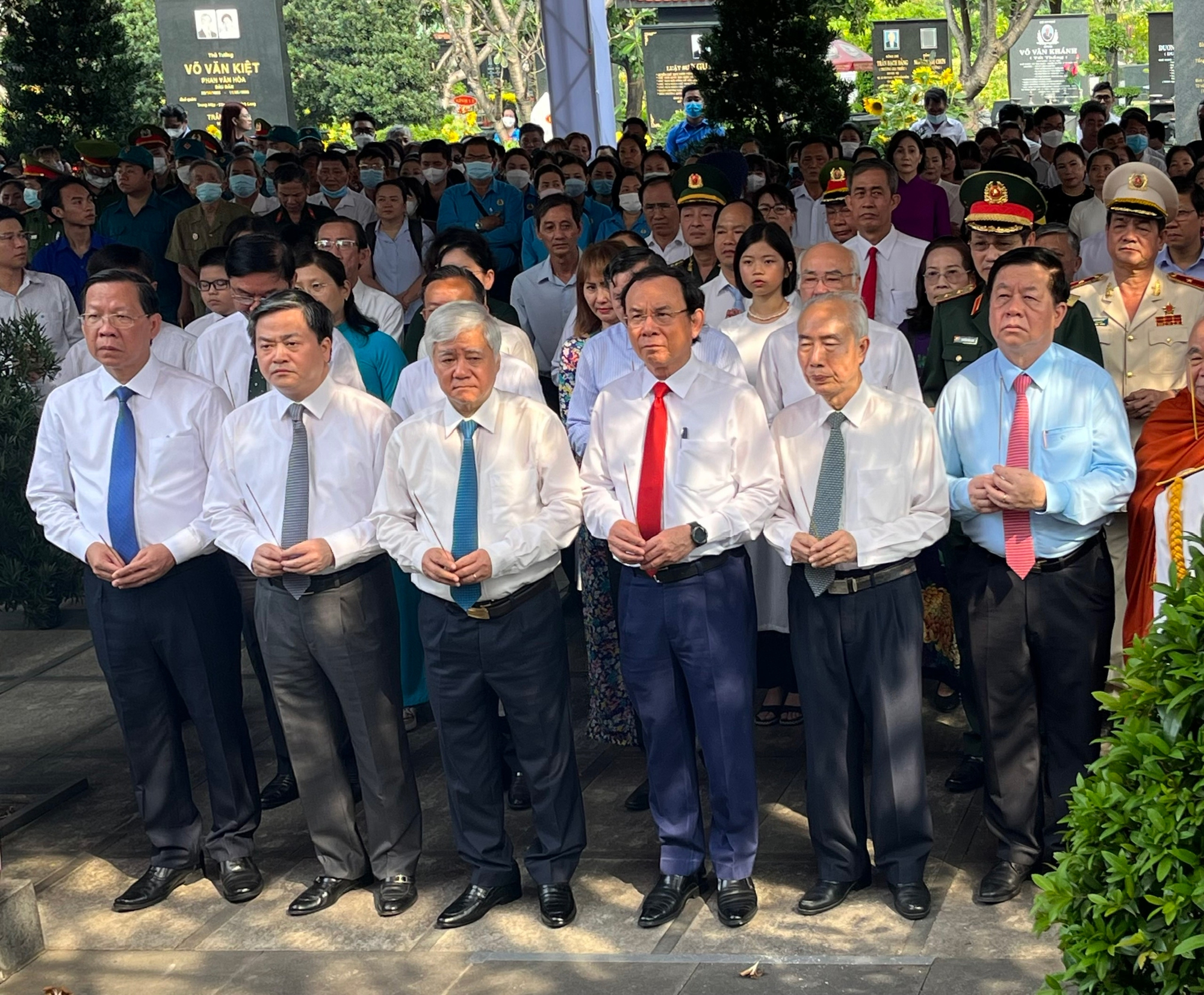 Tưởng nhớ, tri &acirc;n đồng ch&iacute; Huỳnh Tấn Ph&aacute;t - Ảnh 1.