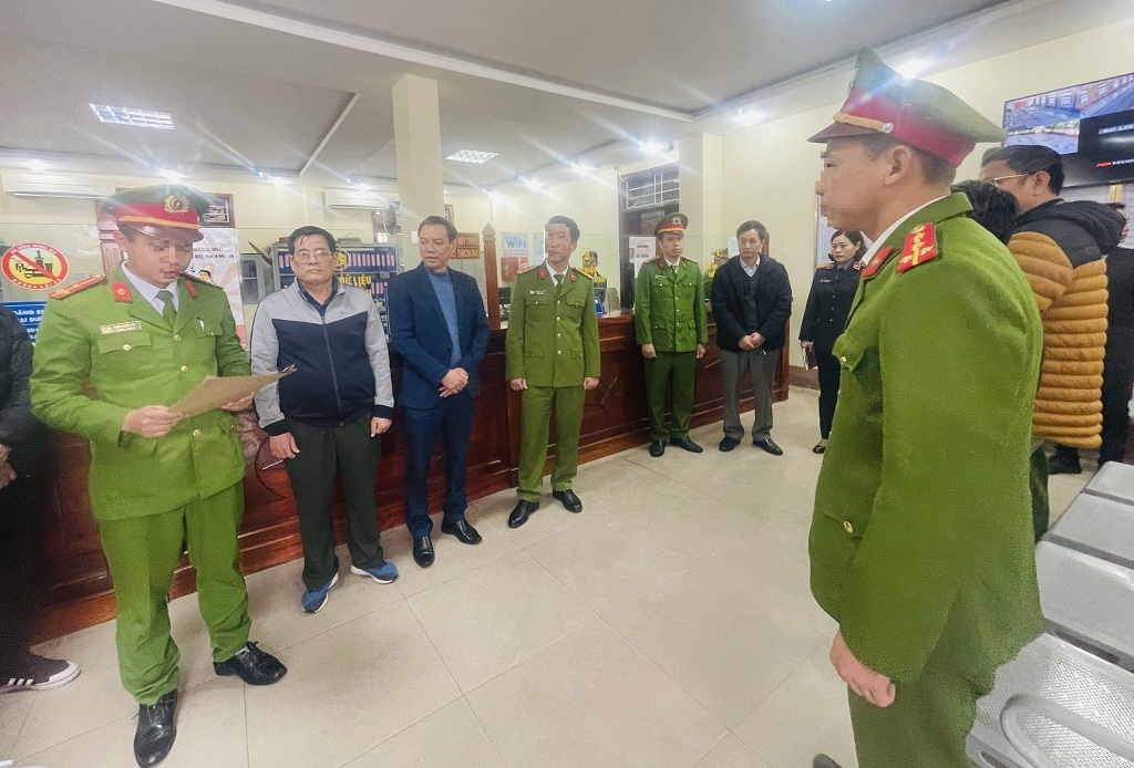 Khởi tố, bắt giám đốc trung tâm đăng kiểm và 10 thuộc cấp - Ảnh 1.