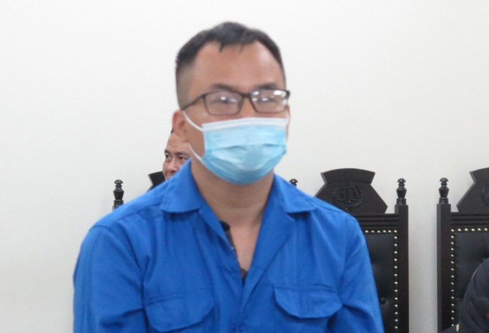 Facebooker Đặng Như Quỳnh bật khóc, xin được giảm án