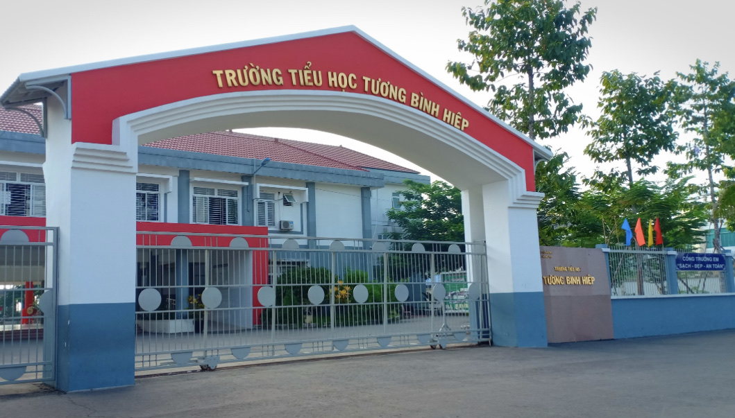 Bình Dương: Ở lại học bán trú, bé gái lớp 5 tử vong nghi rơi lầu