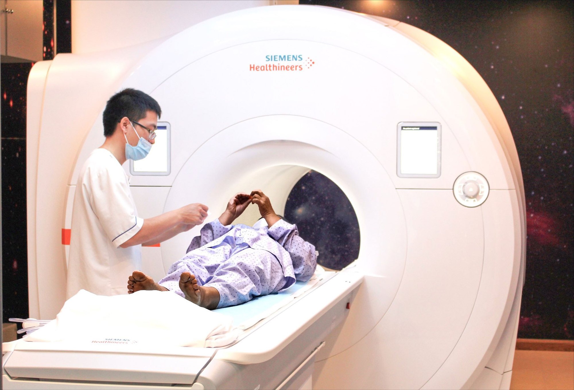 Cảnh báo sốc nhiệt do nắng nóng - Ảnh 1.