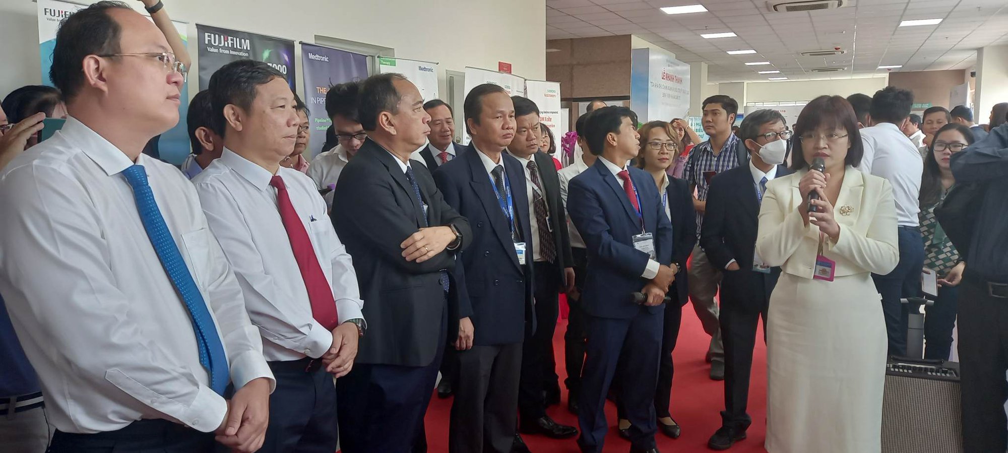 Bệnh viện Nh&acirc;n d&acirc;n 115 đưa v&agrave;o hoạt động khu kỹ thuật cao c&oacute; trực thăng cấp cứu - Ảnh 4.