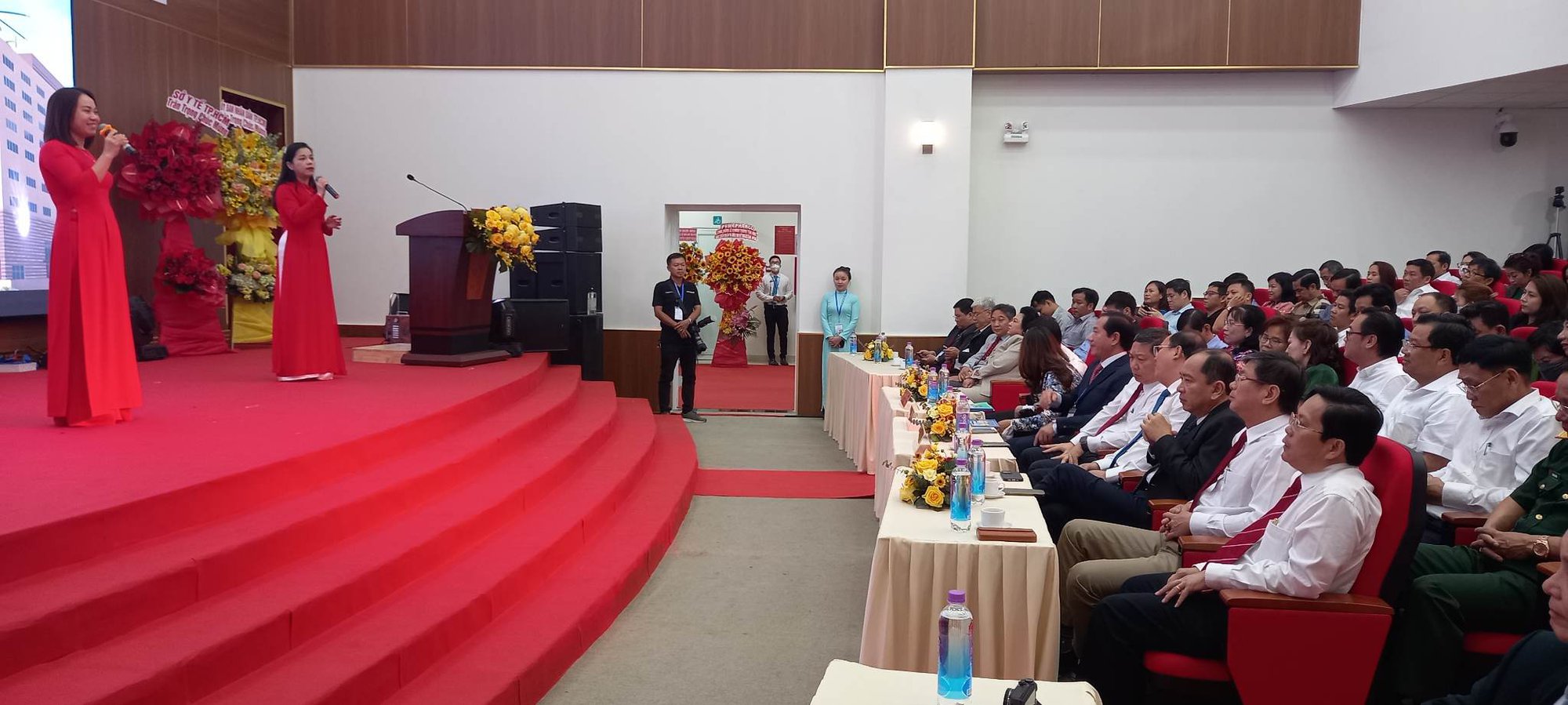 Bệnh viện Nh&acirc;n d&acirc;n 115 đưa v&agrave;o hoạt động khu kỹ thuật cao c&oacute; trực thăng cấp cứu - Ảnh 2.