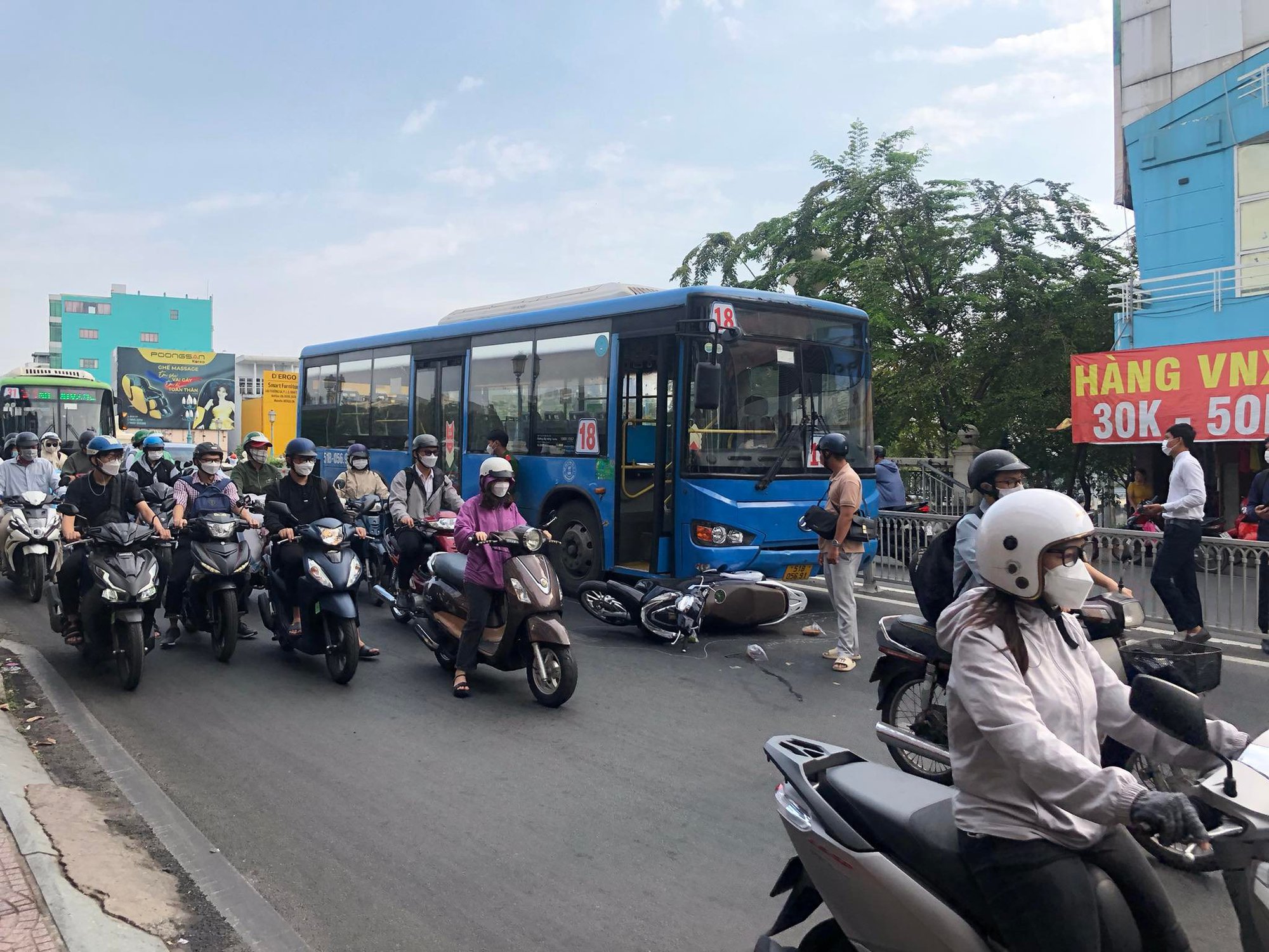 Tai nạn liên hoàn khu vực cầu Bông, quận 1