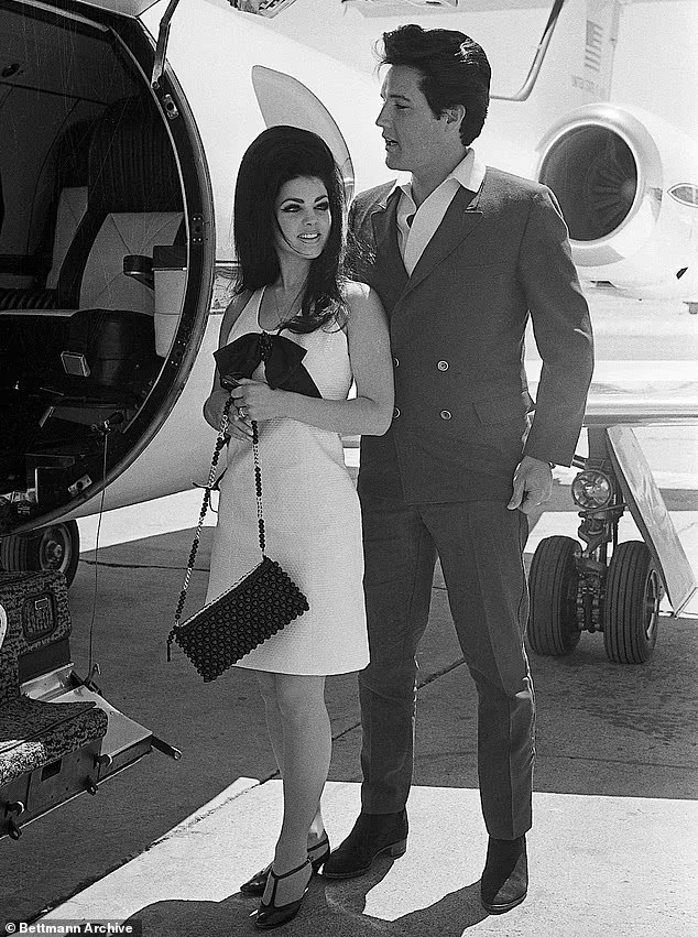 M&aacute;y bay Elvis Presley c&oacute; chủ mới sau hơn 40 năm ở nghĩa địa - Ảnh 7.