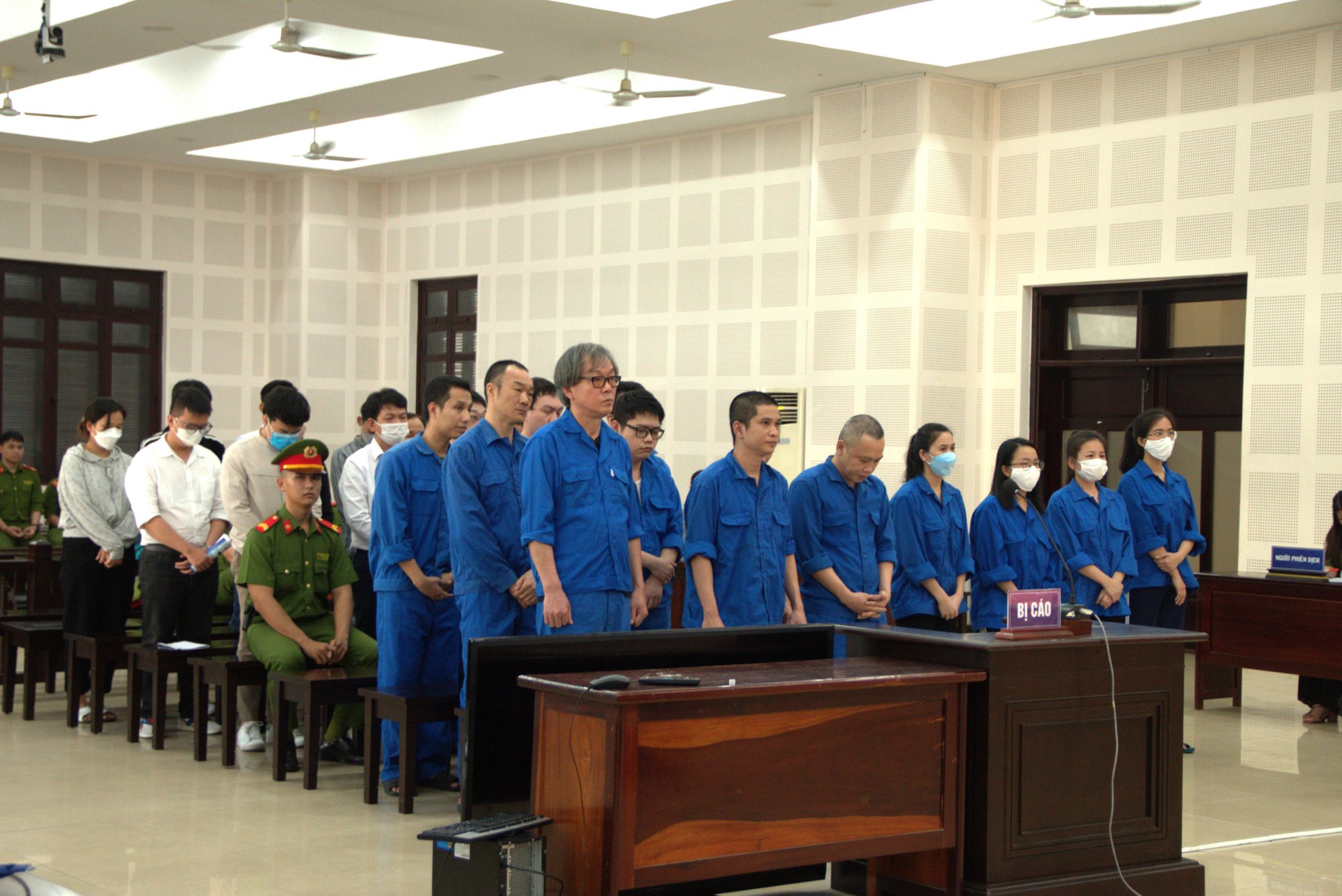 Đưa chuyên gia "dỏm" nhập cảnh trái phép, hàng loạt giám đốc lãnh án