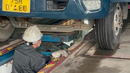 Trước khi bị khám xét, Giám đốc Trung tâm đăng kiểm xe ở Thừa Thiên – Huế nói gì? - Ảnh 1.