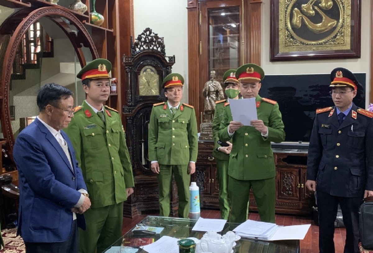 Bắt cựu Phó Chủ tịch UBND tỉnh và cựu Giám đốc Sở TN-MT tỉnh Hà Nam